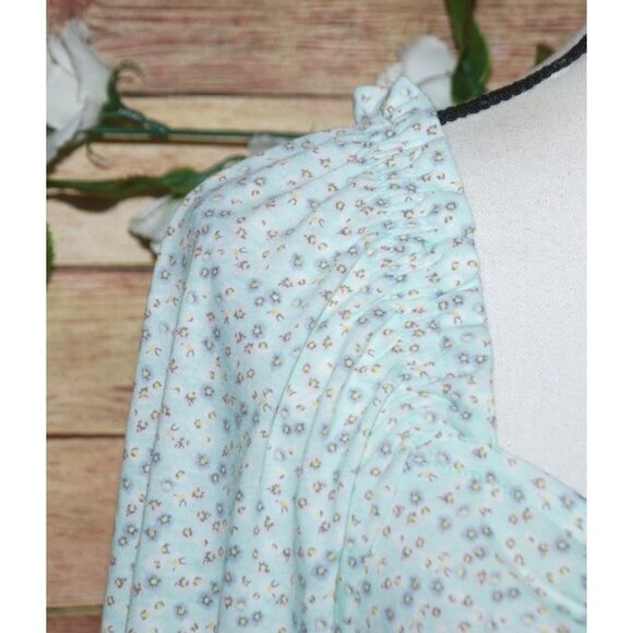 NWT Arizona Ladies Green Floral Crop Blouse Size XXL Smocked Cottage Milk Made - Picture 3 of 11